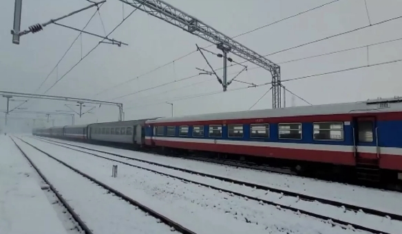 Railway shared 'beautiful view of heaven' amid snowfall, people went crazy after watching the video