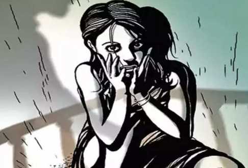 Intimidated by alleging theft, then started raping! 14 year old minor gave birth to a child