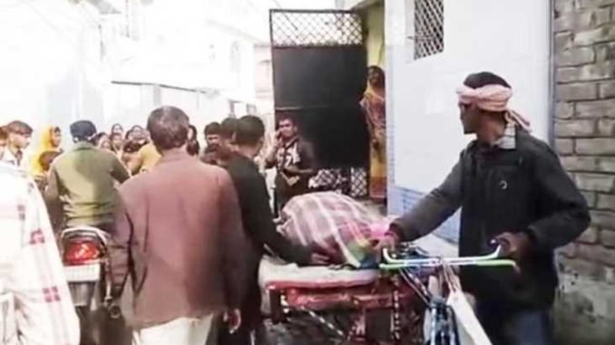 Dead body on handcart in Bihar: Dead body roamed 2 km on handcart in Begusarai
