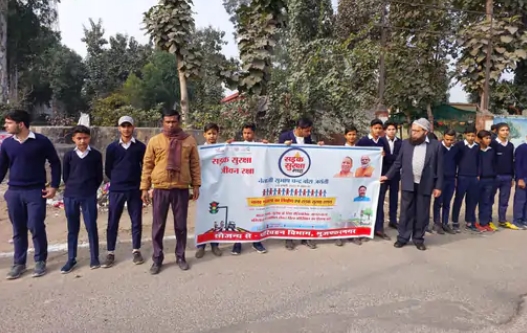 12 thousand students form human chain in Muzaffarnagar: message to follow traffic rules