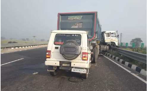 Haryana Police vehicle carrying thieves on target collided with trolley, 1 policeman killed, 5 injured
