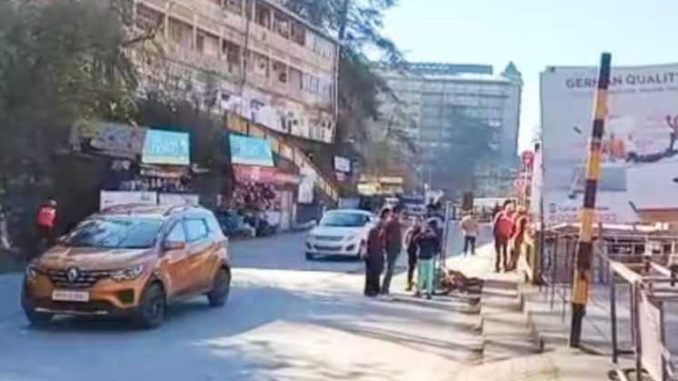 If you are planning to visit Shimla, then be careful! You will not get car parking space