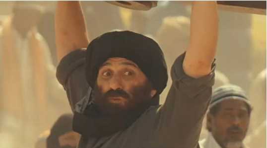 Sunny Deol's first look from Gadar 2 surfaced, fans showered with praise