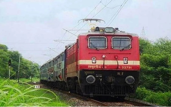 Rail accident in UP's Jhansi: Ernakulam-Nizamuddin Express split into two