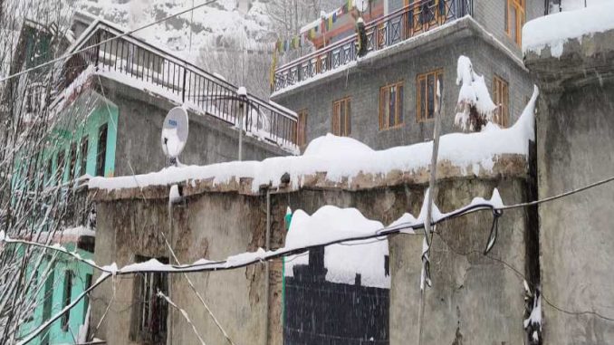 3 feet snowfall in Himachal's Lahaul, blackout in entire Kinnaur, 4 NH closed