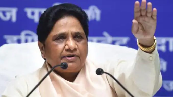 Mayawati attacked SP, SP doing politics under the guise of Ramcharitmanas