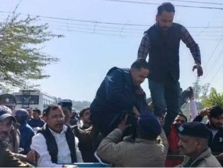 Black flags shown to CM Dhami going to Kalsi, more than twenty Congress workers detained