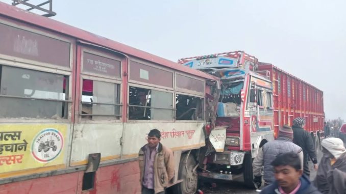 Truck collided with roadways bus in UP, 18 passengers injured, there was an outcry