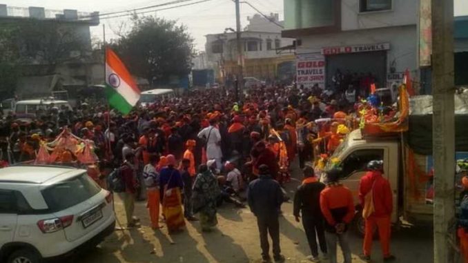 Uproar over throwing meat on kanwariya having breakfast in Uttarakhand, uproar in Jaspur, protest for arrest