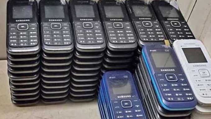 Customers are buying dumb phones instead of smartphones, the price starts from Rs 1000, because of this the sales are increasing.