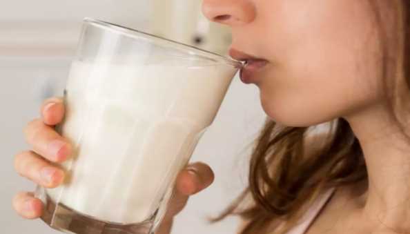 Do not consume these 5 things with milk, it can affect your health