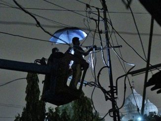 Outcry due to the strike of electricity employees in UP, the government is insisting on improving the supply...