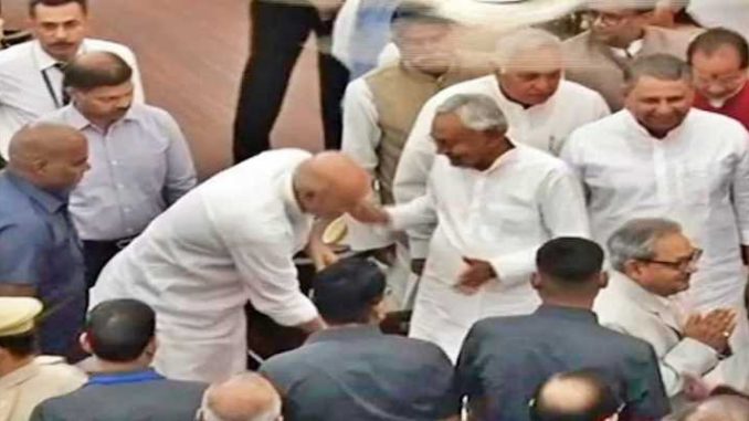Bihar's education minister touched Nitish Kumar's feet, people asked - did this 'sanskar' come from Ramayana?