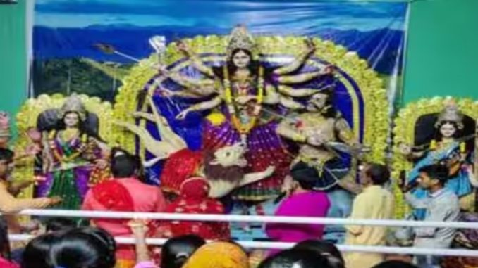 Crowd of devotees in Durga temples of Shamli, girls worship in homes