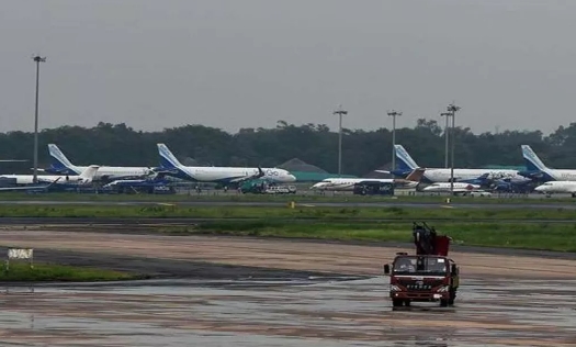 Delhi Flight Diverted: Air services affected by bad weather, 22 flights diverted from Delhi's IGI Airport