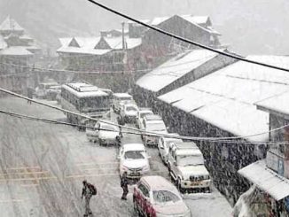 Himachal shook again due to rain, snowfall on the peaks brought down the temperature, people wrapped in warm clothes