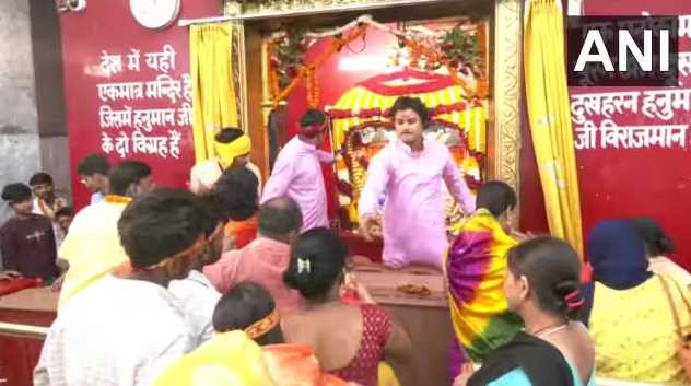 Devotees throng Patna's Mahavir temple, drone will rain flowers for four hours