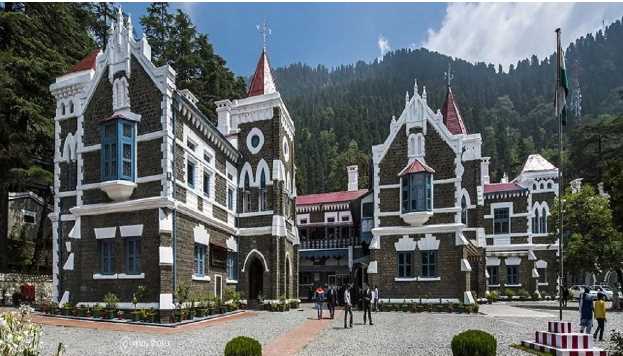 In Uttarakhand, 7000 bighas of land got in its name by making fake orders of the High Court, sued five