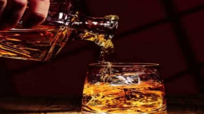 Liquor is costlier in Himachal, now instead of seven cess will have to pay Rs 17 per bottle, notification issued