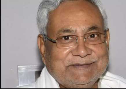 'Lalu's family in trouble'...but what is the secret of CM Nitish's mysterious smile?