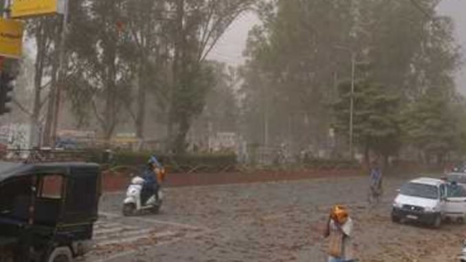 Dust storm and rain-hail warning in UP, weather will change due to snowfall on mountains