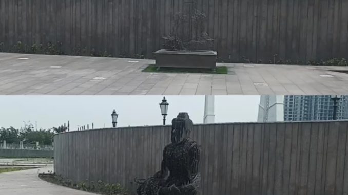 Will be visible from a distance... If you go near it disappears! The statue in this park of Noida will surprise you