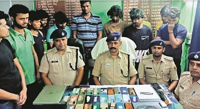 11 cyber criminals from 3 states caught from a house in Bihar, gang exposed due to girl from Haryana