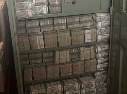 Rs 2000-500 crores of notes found in government office cupboard, gold biscuit also recovered
