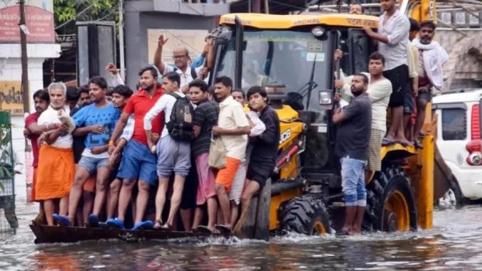 Flood due to heavy rains in Rajasthan, many people were washed away, JCB had to be called, see here