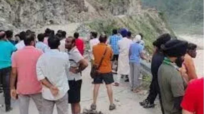 30 pilgrims from Madhya Pradesh who had gone on Char Dham Yatra got trapped in landslide