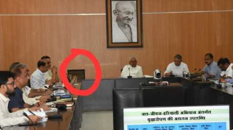 Tej Pratap Yadav did not attend Nitish's review meeting, the chair next to him remained vacant