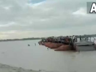 Pipa bridge over river Ganga washed away in storm in Bihar, more than 50 people were present at the time of accident