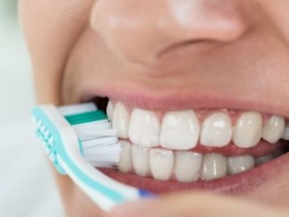 Do you brush wet before applying toothpaste? Is it really harmful, the dentist told the truth