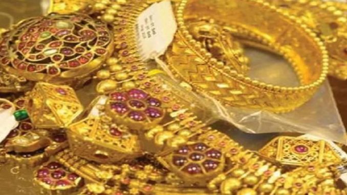 Gold prices fell by Rs 2500, know whether it will be right to buy gold at this time or not