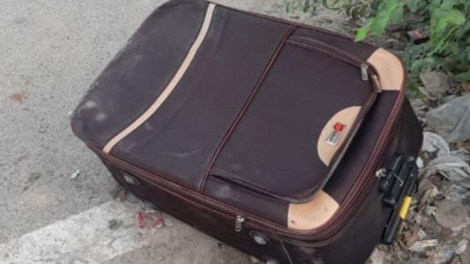 After killing the mother, the daughter reached the police station by stuffing the dead body in a suitcase, the police were surprised to see the dead body