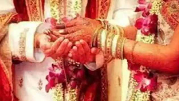 The wedding procession was standing at the door of the girl, instead of the bride, the bridegroom had to marry her sister-in-law, know the whole matter