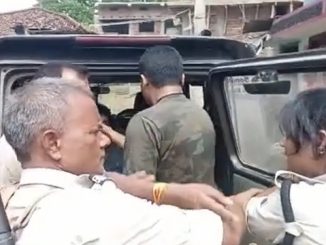 Bihar: Policemen who went to settle the dispute clashed with each other, female constable slapped by fellow, see VIDEO