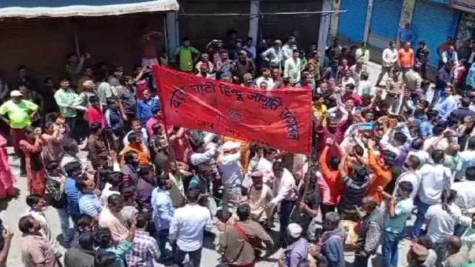Devbhoomi Uttarakhand under the shadow of Love Jihad! Furious people broke the boards of shops belonging to a particular community in Uttarkashi