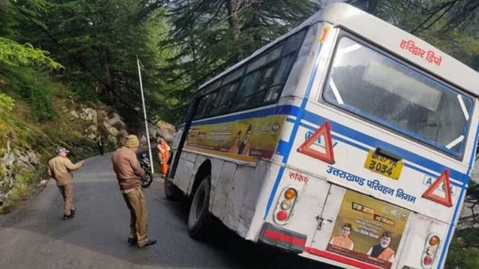 Roadways bus met with an accident in Uttarakhand, 32 passengers narrowly escaped