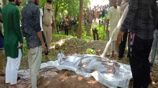Police exhumed the dead body by digging a grave in Bihar, the mystery of the girl student's death will be solved
