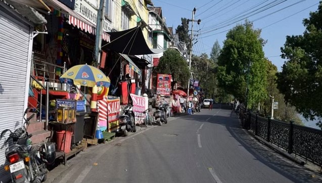 The couple had reached Nainital for honeymoon, were roaming on the mall road, then something happened that the husband left the wife and ran away.