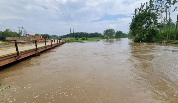 Solani river in spate in Muzaffarnagar due to rain on hills, flood in Purkaji Khadar, alert issued