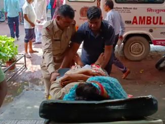 Angered by the negligence of the police in Muzaffarnagar, the gang rape victim and her husband drank poison. Both have been admitted to Higher Center Meerut Medical College in critical condition. Family members say that the accused are roaming freely. After the couple consumed poison, the police swung into action and arrested one of the accused.