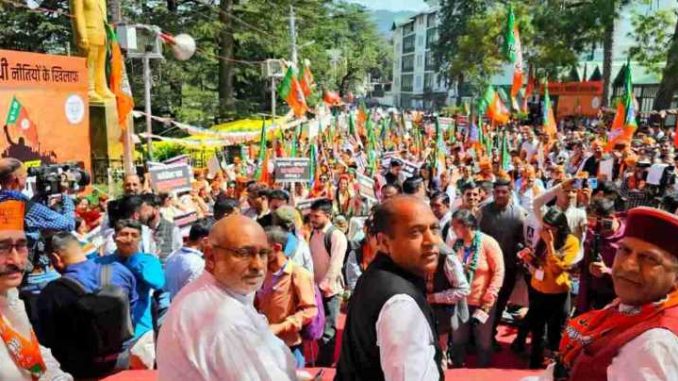 BJP roared outside Himachal Assembly, demonstrated strongly against the policies of Congress government