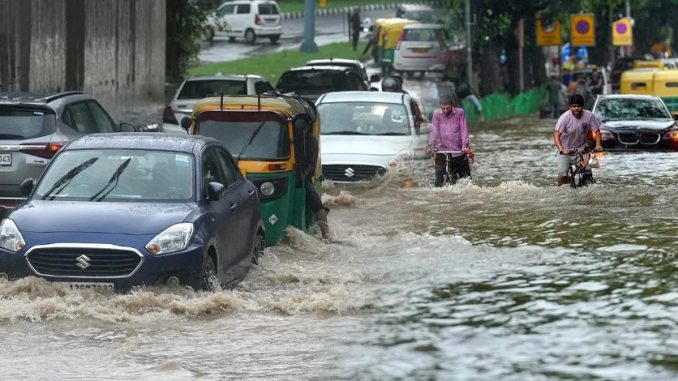 IMD's yellow alert, new monsoon system active in UP, two days of torrential rain in these districts, then storm
