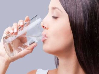 How many glasses of water should one drink during fasting?