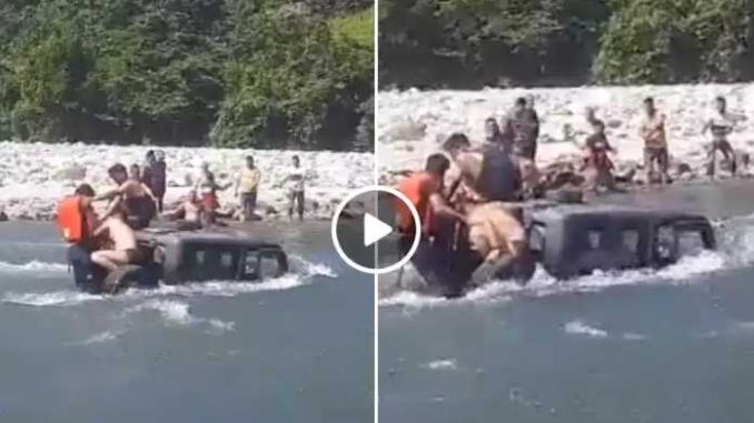 'Thought the Thar was a steamer...', the boys drove the SUV into the river while off-roading, watch video