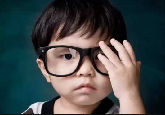 Power glasses should not touch children's eyes, include these 8 superfoods in their diet.