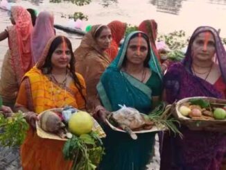 In Bihar, women offered evening prayers to the Sun, the country was colored in the colors of Chhath Puja.