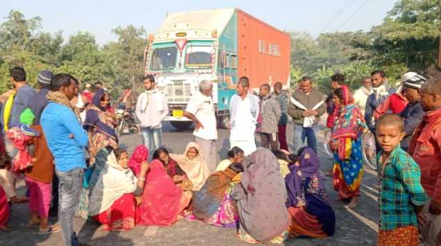 Mob lynching again in Bihar; The driver was running away with the truck that crushed the young man, the mob killed the laborer